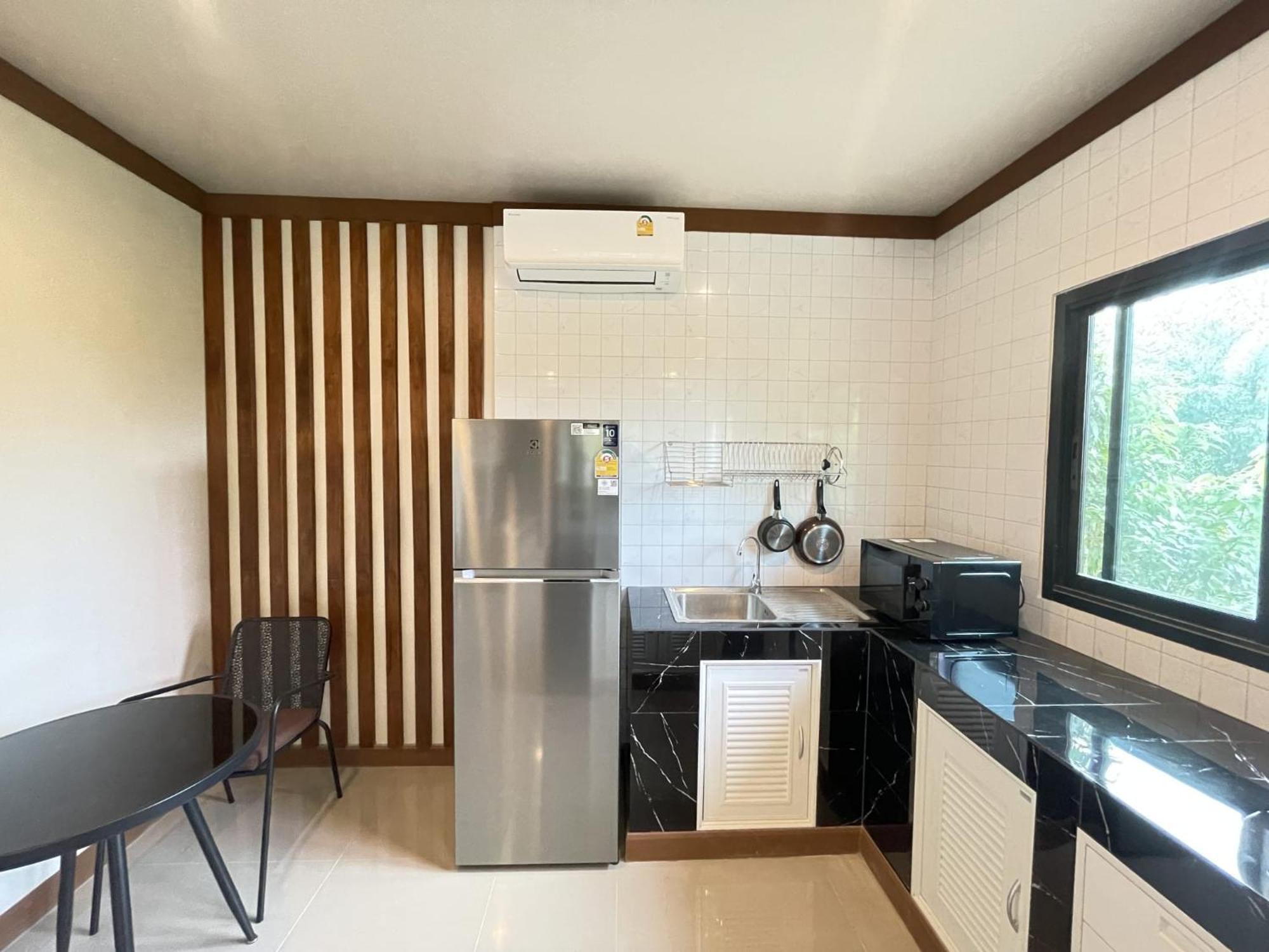 Bang Po Hut Hotel Ban Bang Po Buitenkant foto