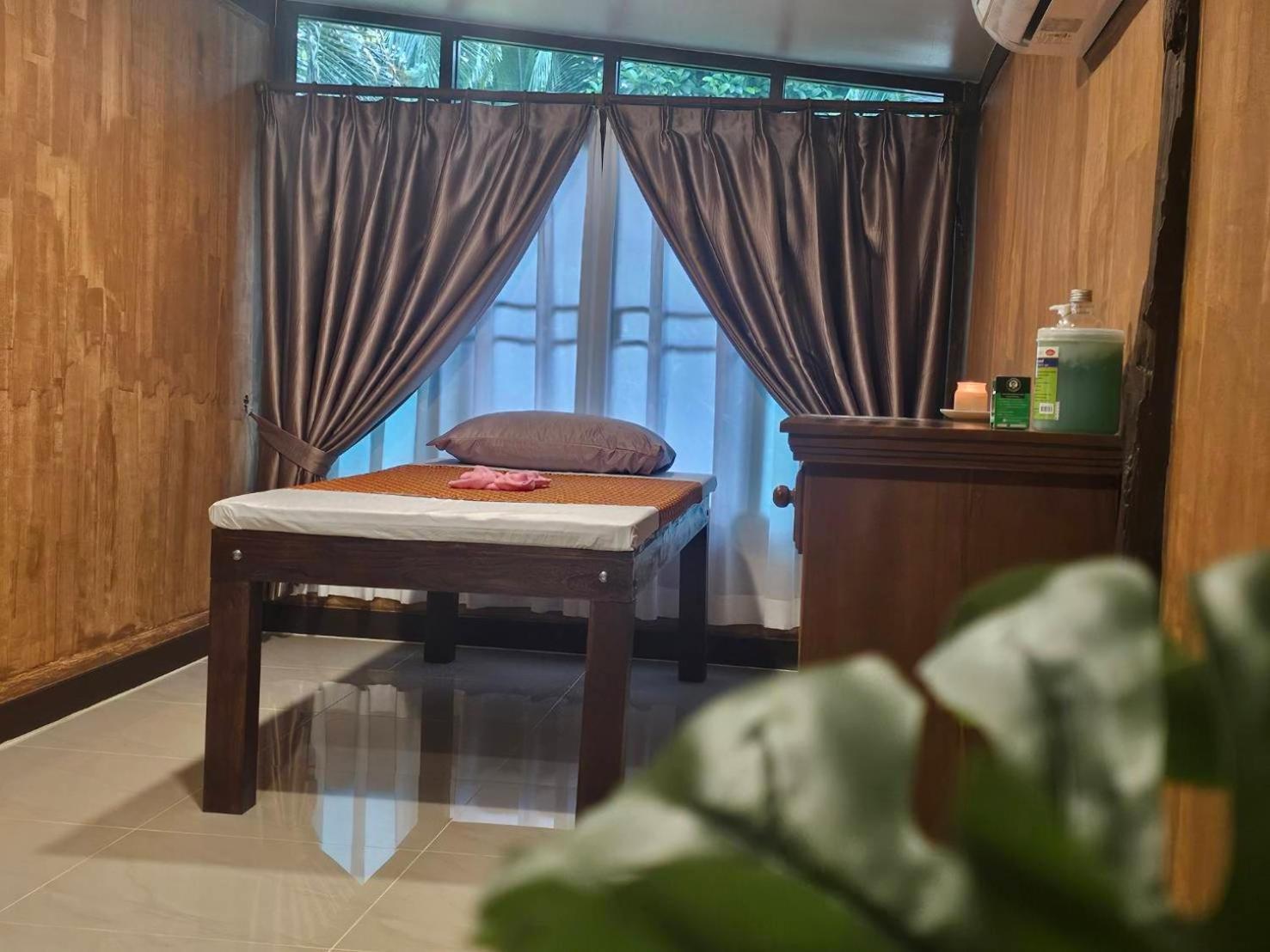 Bang Po Hut Hotel Ban Bang Po Buitenkant foto